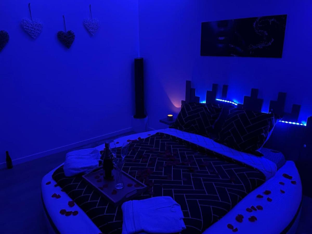 Love Room Gémozac Buitenkant foto